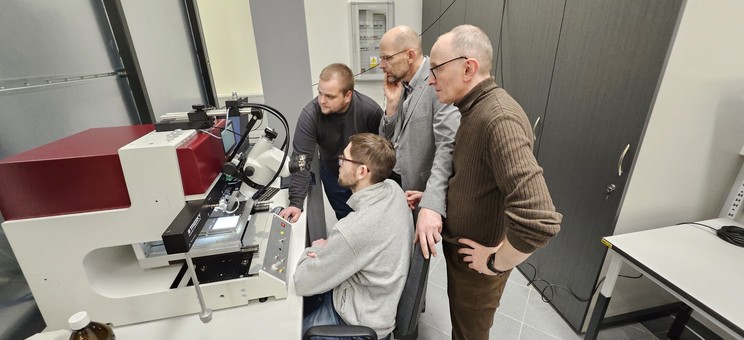 System do montażu struktur półprzewodnikowych w ZSEiT